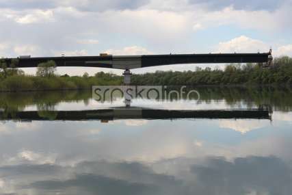 Izgradnja mosta kod Gradiške U PUNOM JEKU: Neimari sa dvije obale Save sve bliži (FOTO)