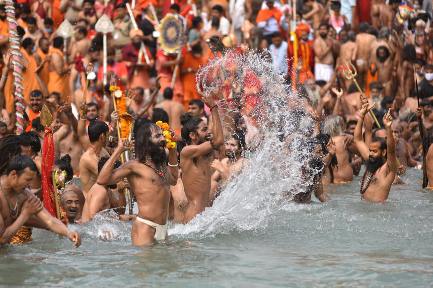 U jeku pandemije korona virusa: Hiljade hindu vjernika okupilo se na festivalu na rijeci Gang