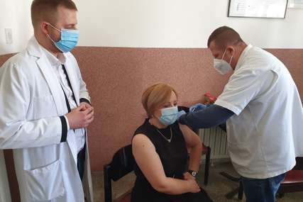 Počela vakcinacija stanovnika opštine Lopare: Prijavilo se više od 900 građana