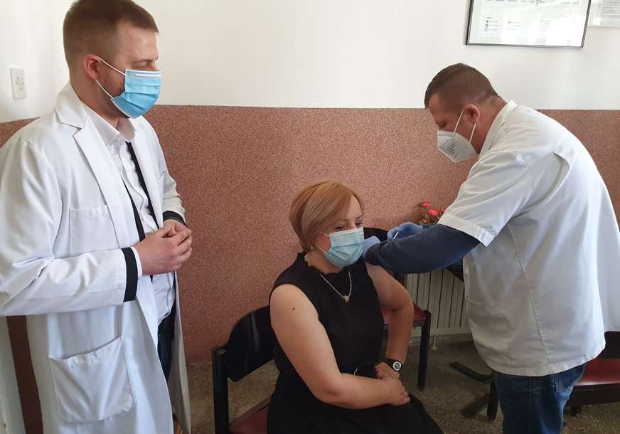 Počela vakcinacija stanovnika opštine Lopare: Prijavilo se više od 900 građana