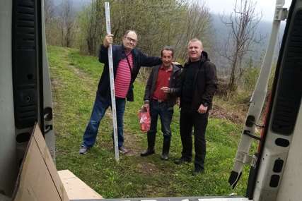 Humanost na djelu: Milan Selak donirao stolariju srpskoj povratničkoj porodici