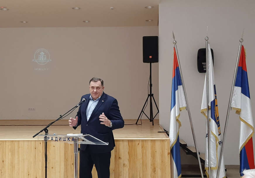 "Dokaz da je srpska istorija herojska" Dodik na premijeri filma "Aprilski let" u Novoj Topoli