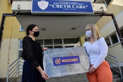 OBRATILA SE MOZZARTU ZA DONACIJU Učiteljica pomogla dječaku Branku da dobije uslove za praćenje onlajn nastave (FOTO)