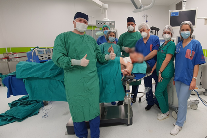 Uspjeh u oblasti torakalne hirurgije: Ljekari UKC RS obavili komplikovanu operaciju, pacijent kući otpušten drugi dan