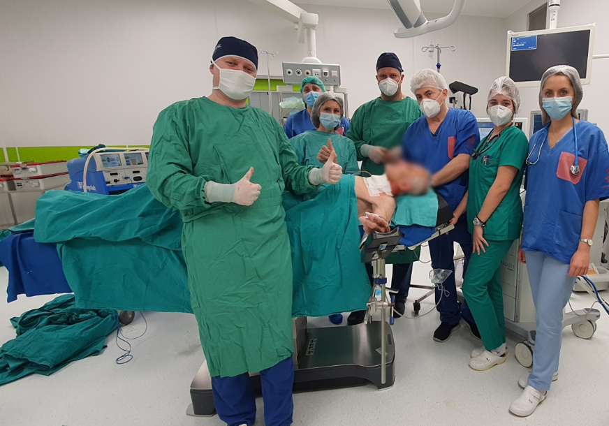 Uspjeh u oblasti torakalne hirurgije: Ljekari UKC RS obavili komplikovanu operaciju, pacijent kući otpušten drugi dan