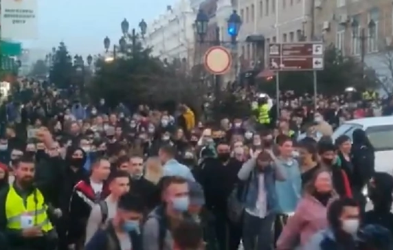 POČELI VELIKI PROTESTI Hiljade pristalica Navaljnog se okuplja na istoku Rusije (VIDEO)