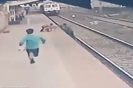 HEROJSKI ČIN RADNIKA U posljednjim sekundama spasao dijete, dok je voz jurišao ka njemu (VIDEO)