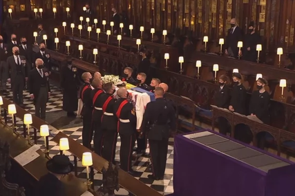 SAHRANJEN PRINC FILIP Kraljica i Čarls u suzama, Vilijam i Hari zajedno napustili ceremoniju (VIDEO)