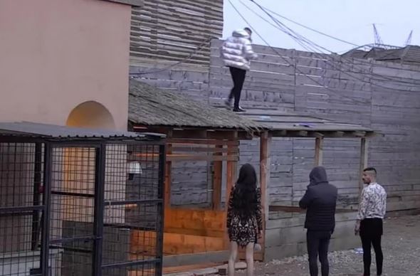 Ša bježi iz rijalitija zbog Tare: Popeo se na krov i htio preskočiti ogradu, a ona ga ISMIJAVA