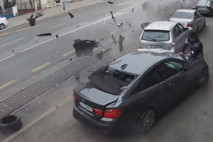 Snimak jezivog sudara u Zagrebu: "Audi" se prevrnuo na krov i nosio sve pred sobom (VIDEO)