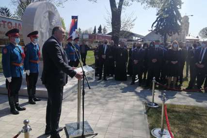 Dodik nakon otkrivanja spomenika u Gradiški: Opomena i još jedan svjedok stradanja Srba