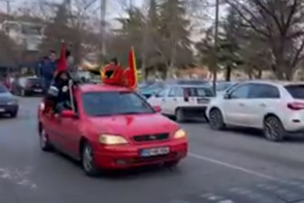 Situacija u Crnoj Gori se ne smiruje: Okupljeni građani TRAŽE OSTAVKU Krivokapića (VIDEO)