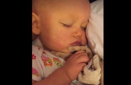 "Bilo je zastrašujuće" Djevojčica umalo umrla od sepse, njena majka podijelila snimak koji je djetetu spasio život (VIDEO)