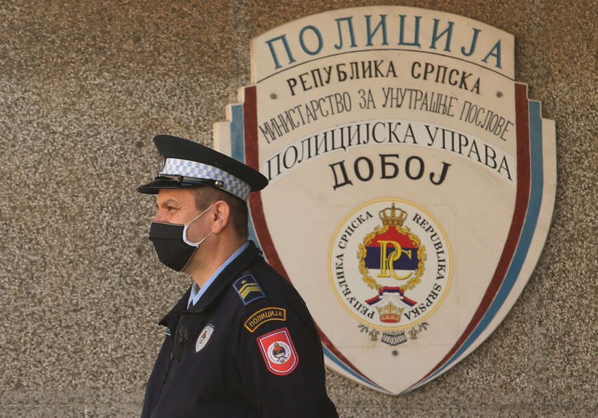 Prijetio da će SKOČITI S MOSTA: Policajci u Derventi spriječili tragediju