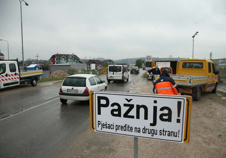 Nakon višegodišnjeg čekanja: Počela rekonstrukcija opasne raskrsnice u Ramićima (FOTO)