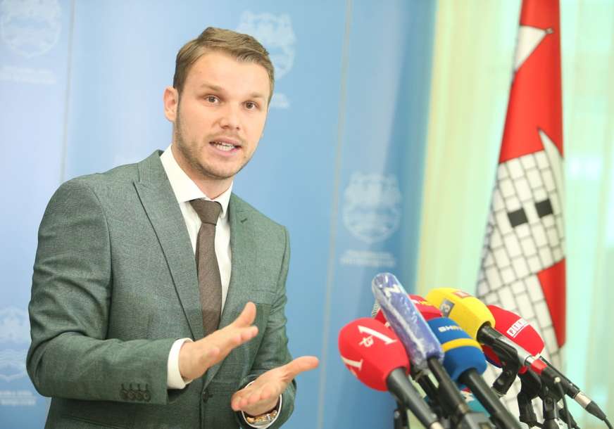 "Da imam zamjenika, on bi radio dio posla" Stanivuković poručio Iliću da nije njegova krivica što kasne materijali