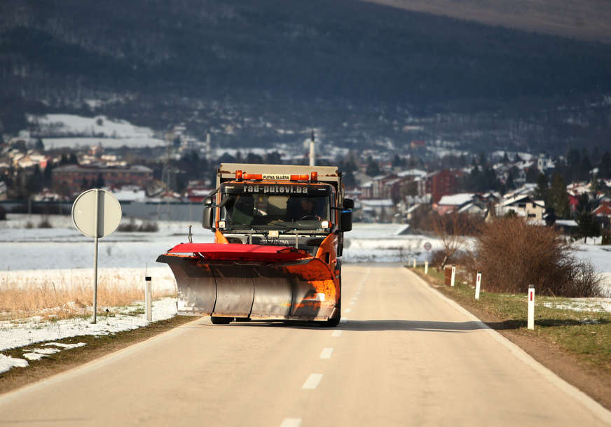 Vremenske nepogode ih neće iznenaditi: Putarske službe u Doboju spremne za prognozirani snijeg