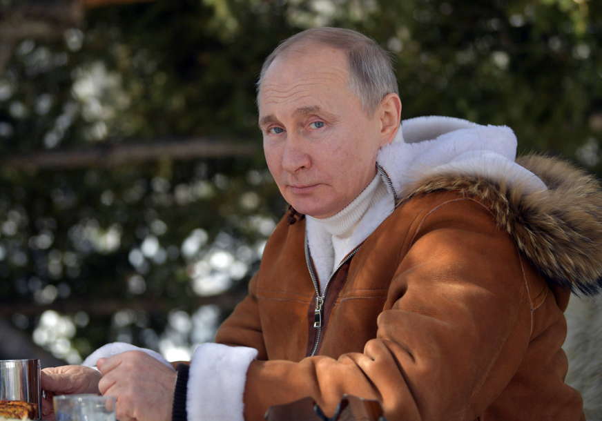 Putin poručio: Vakcine Sputnjik pouzdane kao kalašnjikov