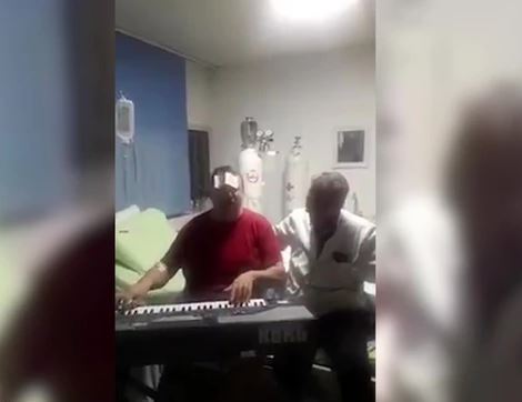 "Ostaće pjesma i uspomena na KOVID BOEMA" Pjevao u  bolnici iz sveg glasa (VIDEO)