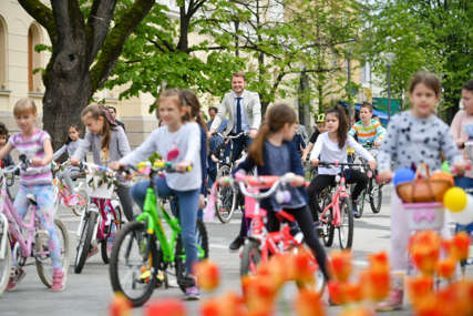 Mališani na druženju sa gradonačelnikom: Vozili bicikl i učili o zdravoj životnoj sredini