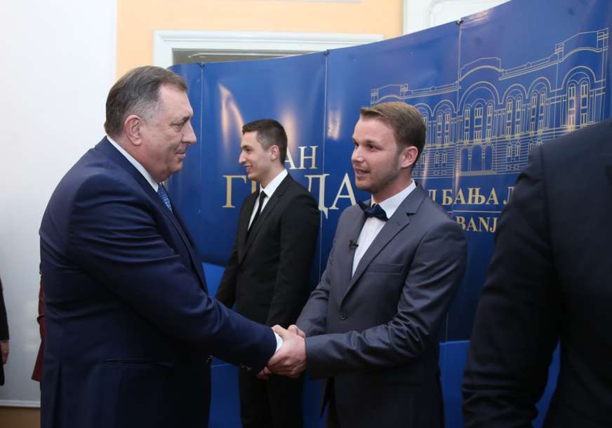 RUKOVANJE LJUTIH RIVALA Dodik čestitao Stanivukoviću, gradonačelnik Banjaluke odgovorio objeručke (FOTO)