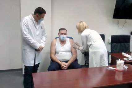 PRIMIO “SPUTNJIK VE” Dodik: Vakcinacija jedino pravo rješenje u sprečavanju virusa