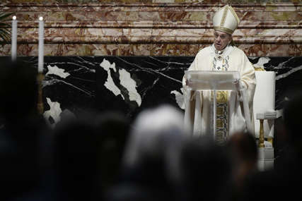 "Planeta je na IVICI" Papa Franjo poručio da čovječanstvo mora izbjeći put samouništenja
