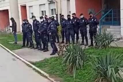 DRAMA Izvršitelji došli da isele penzionisanog pukovnika iz stana, on sebi stavio omču oko vrata