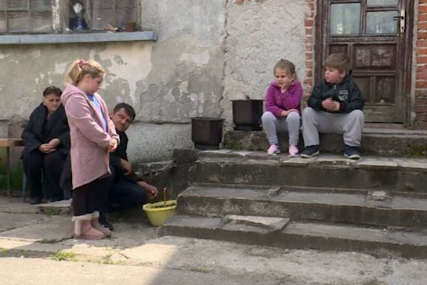 Jedina želja desetoro mališana je da ostanu zajedno: Opština Brod pokrenula akciju za pomoć porodici Kokić