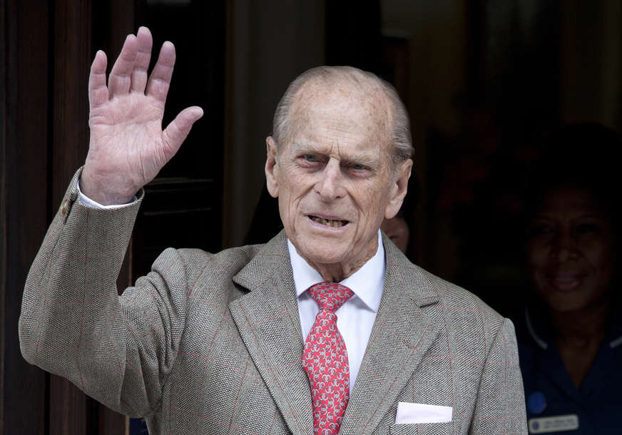 NA IZNENAĐENE MNOGIH  Kraljevska porodica objavila dosad neviđene fotografije princa Filipa (FOTO)