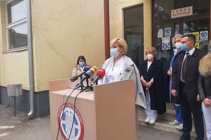 "Epidemiološka situacija je teška, podrška je neophodna" Vlada Srpske isporučila bijeljinskoj bolnici sedam respiratora (FOTO)