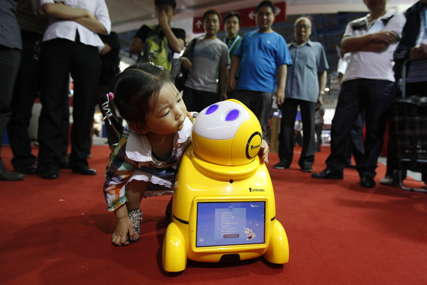 IGRANJE ULOGA Roboti pomažu autističnoj djeci kod socijalnih vještina