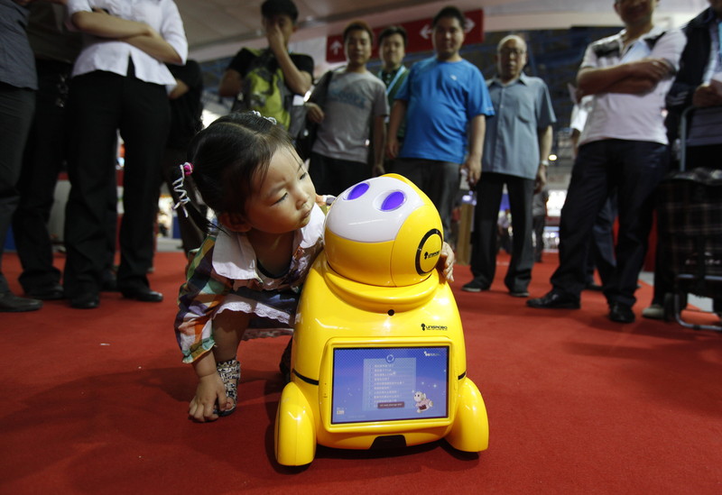 IGRANJE ULOGA Roboti pomažu autističnoj djeci kod socijalnih vještina