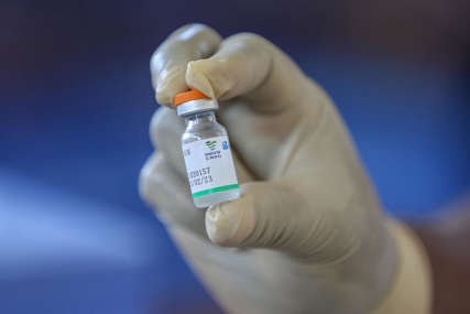 AVION SLETIO U BEOGRAD U Srbiju stiglo novih 266.000 doza kineske vakcine