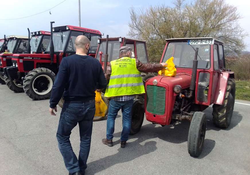 PREVENTIVNA KAMPANJA Traktoristi dobili žuta rotaciona svjetla i prsluke