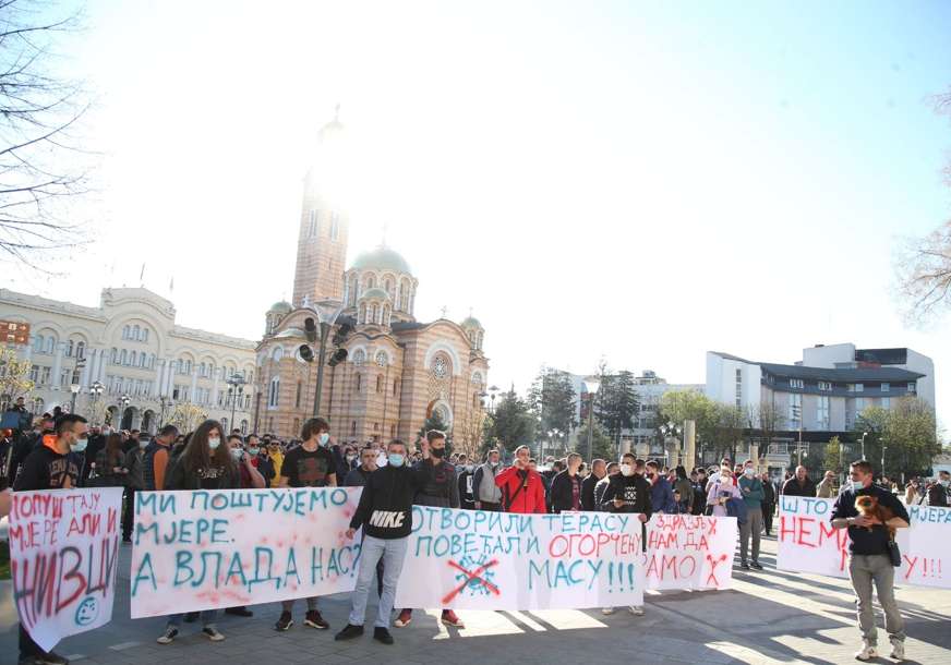 Pozvali predsjednicu Srpske da im se obrati: Protest ugostitelja i fitnes radnika u Banjaluci (FOTO, VIDEO)