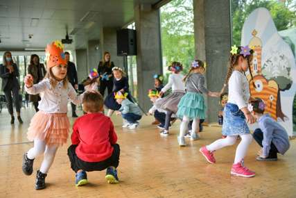 "Najmlađi voljenom gradu" Mališani iz gradskih vrtića pjevali i plesali povodom rođendana Banjaluke
