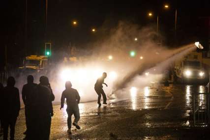 "Teška i zabrinjavajuća sedmica" Nasilje i sukobi u Sjevernoj Irskoj, povrijeđeno 88 policajaca