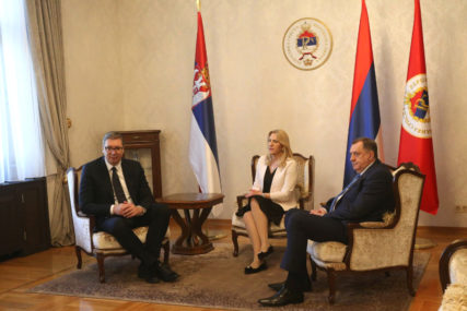PALATA REPUBLIKE Počeo sastanak Vučića sa Cvijanovićevom i Dodikom