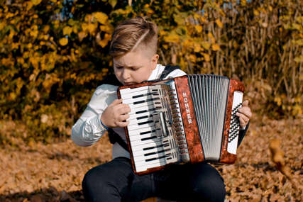 Mladi virtuoz na harmonici: Đorđe iz Bijeljine ima samo 11 godina i 84 osvojene nagrade