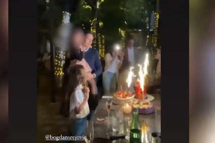 DETALJI GALA ROĐENDANSKE ŽURKE Cecin dečko duva svjećice sa kćerkom, na torti vatromet (VIDEO)