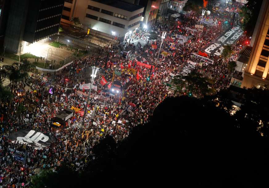 BIJES U BRAZILU Hiljade demonstranata tražilo ostavku Bolsonara (VIDEO)