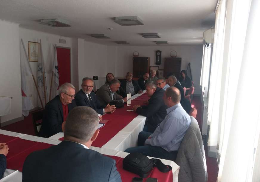 "Srbi u FBiH građani drugog reda" Nešić održao sastanak sa Regionalnim odborom (FOTO)
