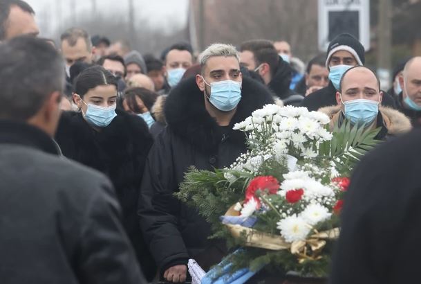 Zapaljen grob oca Darka Lazića: Utvrđuje se da li je požar slučajno izbio ili ga je neko podmetnuo