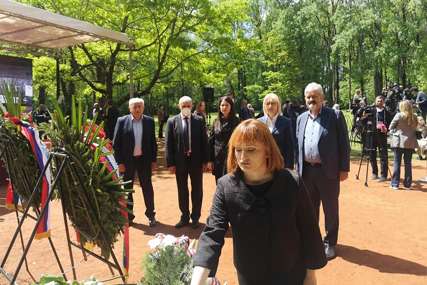 "Prenositi sjećanje na ŽRTVU SRPSKOG NARODA" Delegacija PDP položila cvijeće u Donjoj Gradini (FOTO)
