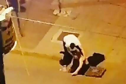 Polugola djevojka izlazi iz šahta usred noći: Nevjerovatan video napravljen na ulicama Niša, građani u čudu (VIDEO)