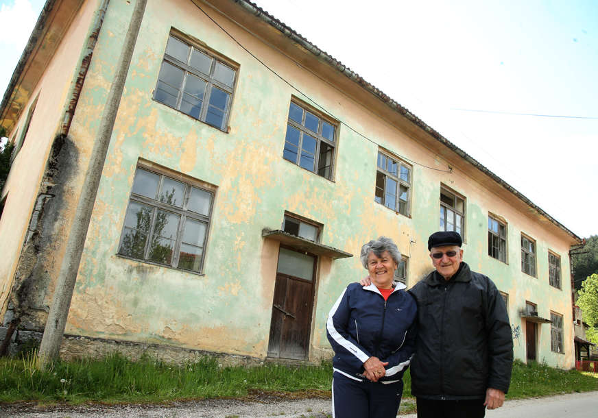 Ovdje su doktori nauka i ambasadori UČILI PRVA SLOVA: Kako su opustjele učionice u Lušci Palanki (FOTO)