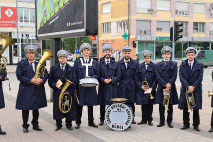 U Doboju obilježen Međunarodni praznik rada: Prvomajski uranak uz zvuke duvačkog orkestra (FOTO)