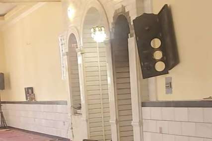 KRVAVI PIR U DŽAMIJI Eksplozija prekinula molitvu, poginulo dvanaest osoba (FOTO)