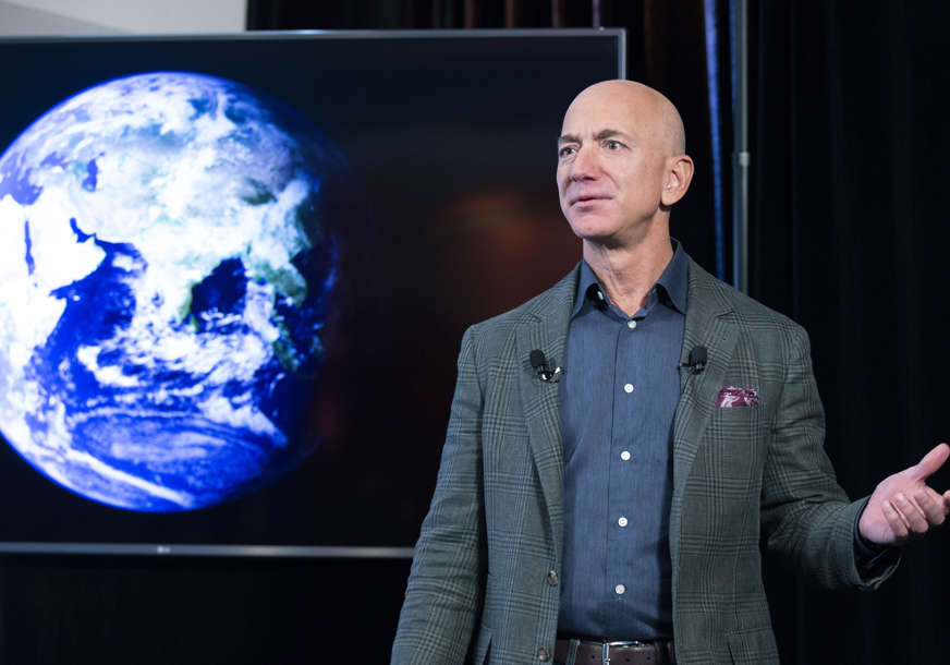 MILIJARDER IZNENADIO SVE Džef Bezos najavio povlačenje sa čela Amazona i to na poseban datum